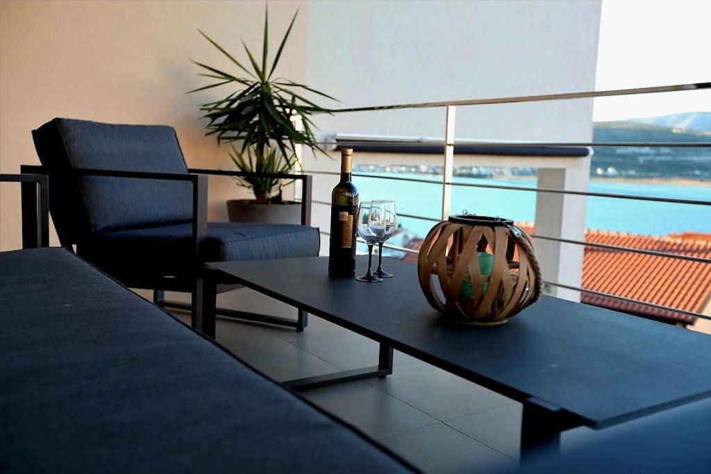 Luxury Villa Lana Apt, Seaview Terrace, Large Outdoor Space, Bbq Trogir Bagian luar foto