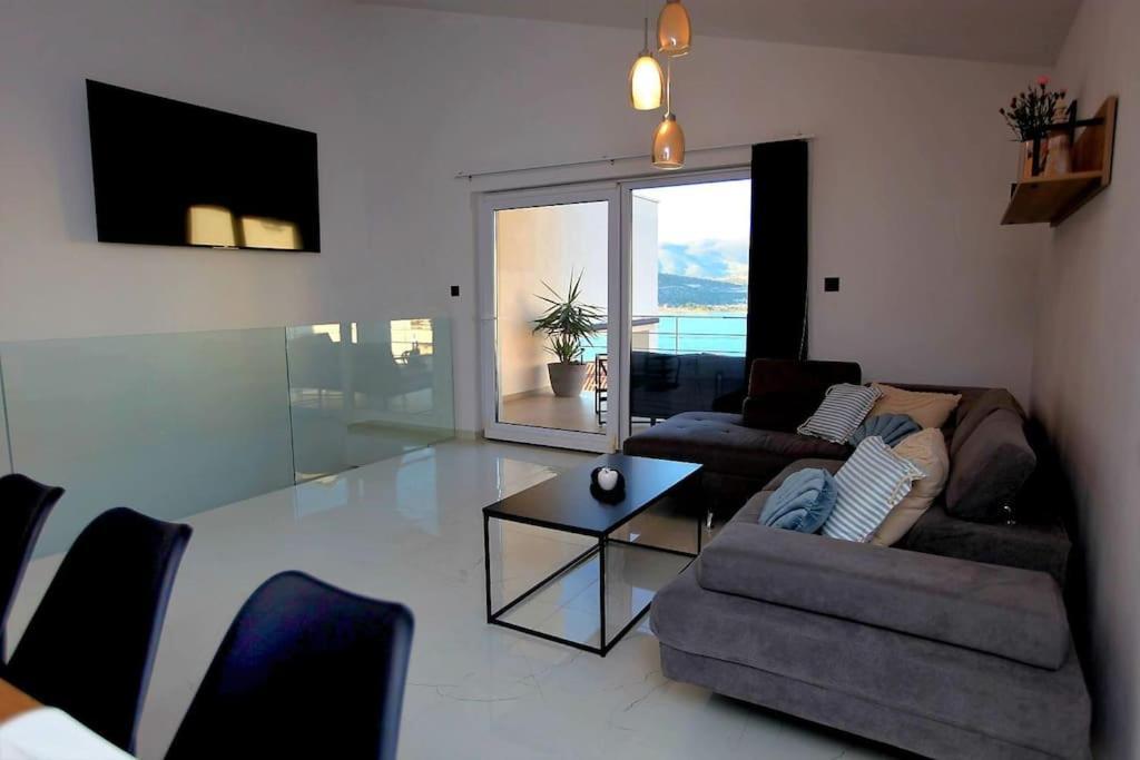 Luxury Villa Lana Apt, Seaview Terrace, Large Outdoor Space, Bbq Trogir Bagian luar foto