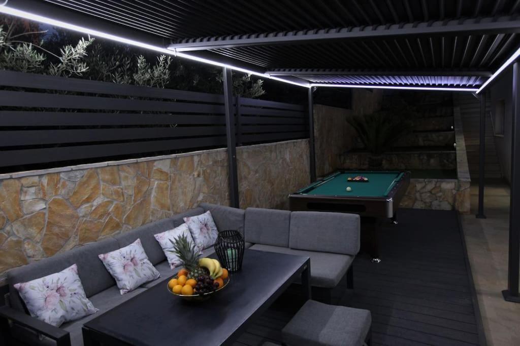Luxury Villa Lana Apt, Seaview Terrace, Large Outdoor Space, Bbq Trogir Bagian luar foto