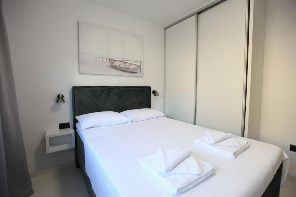 Luxury Villa Lana Apt, Seaview Terrace, Large Outdoor Space, Bbq Trogir Bagian luar foto