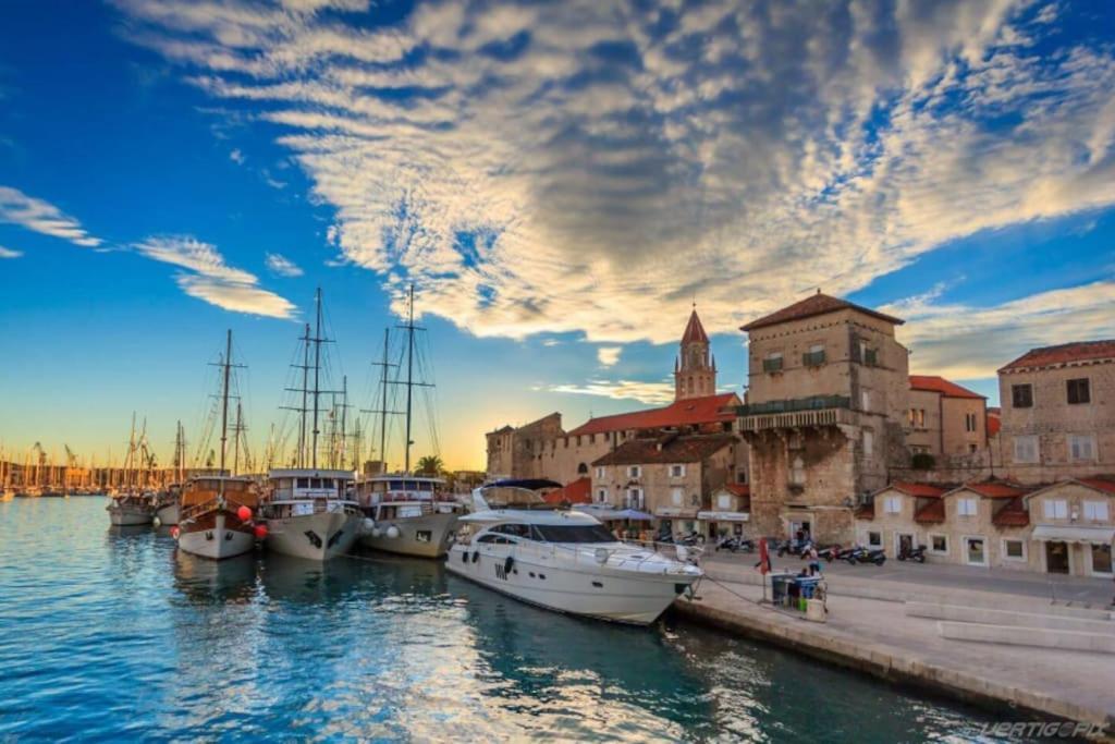 Luxury Villa Lana Apt, Seaview Terrace, Large Outdoor Space, Bbq Trogir Bagian luar foto