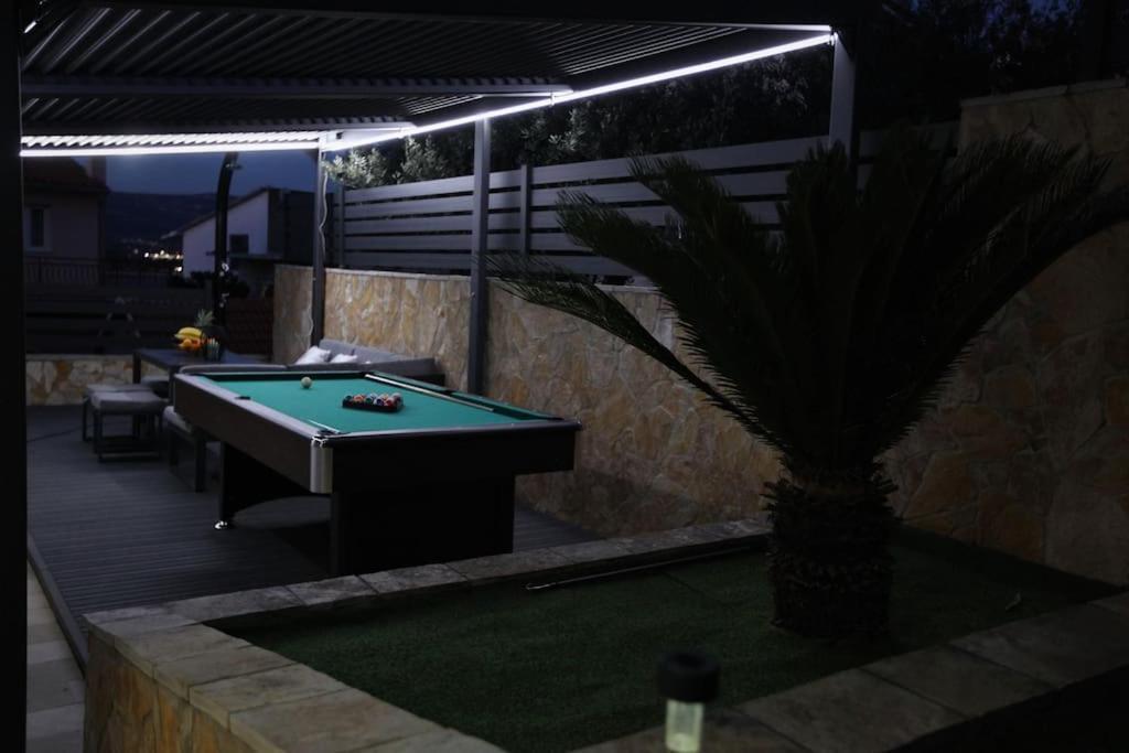 Luxury Villa Lana Apt, Seaview Terrace, Large Outdoor Space, Bbq Trogir Bagian luar foto