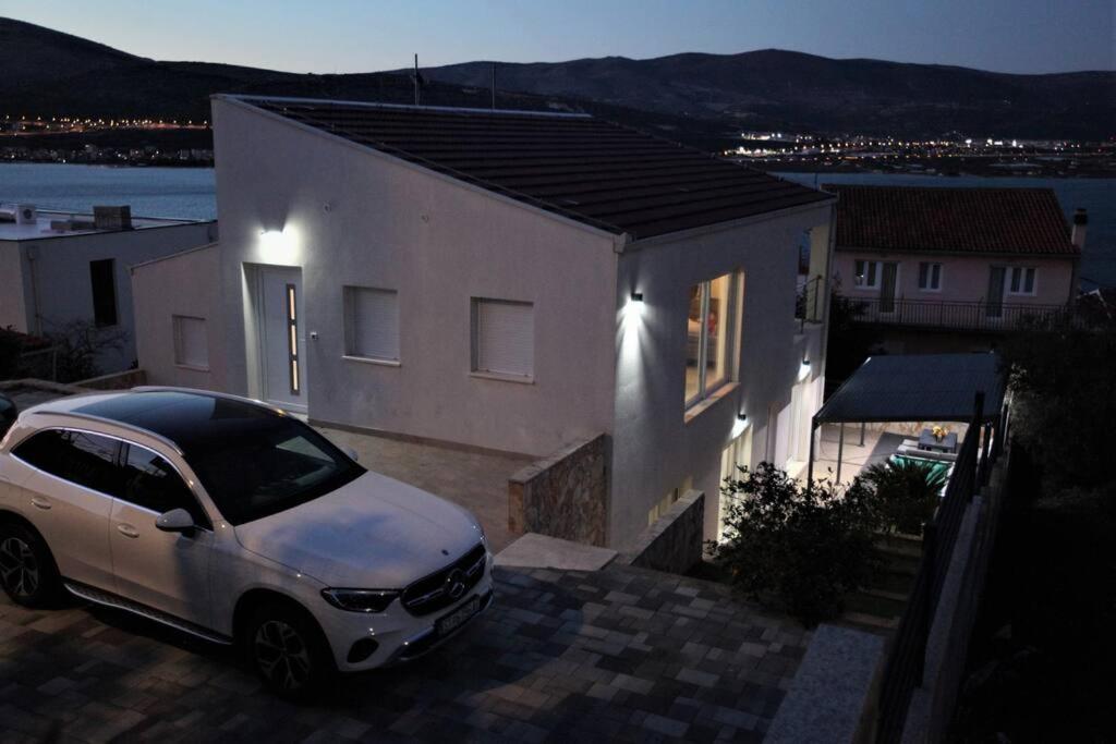 Luxury Villa Lana Apt, Seaview Terrace, Large Outdoor Space, Bbq Trogir Bagian luar foto