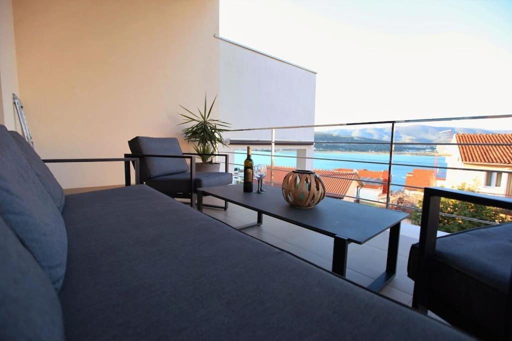 Luxury Villa Lana Apt, Seaview Terrace, Large Outdoor Space, Bbq Trogir Bagian luar foto