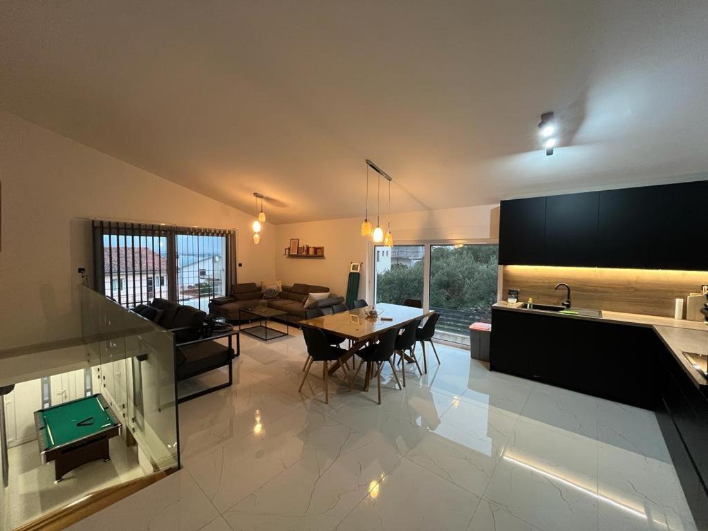 Luxury Villa Lana Apt, Seaview Terrace, Large Outdoor Space, Bbq Trogir Bagian luar foto